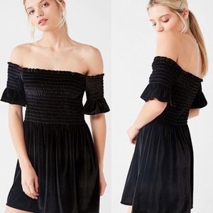 😎 2/$25 UO Black Velvet Dress